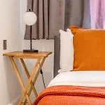 Central Studio With Private Garden, 2Min Tube
